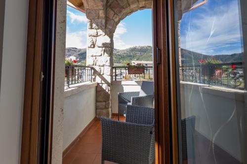 048_2025-10-14t22_00_26